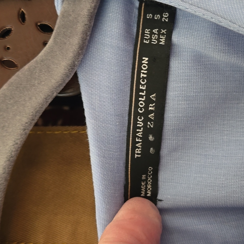 Back button blouse - Picture 3 of 4